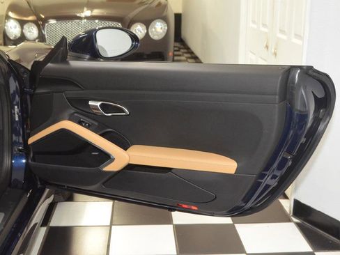 Used 2018 Porsche 718 Boxster RWD image 21