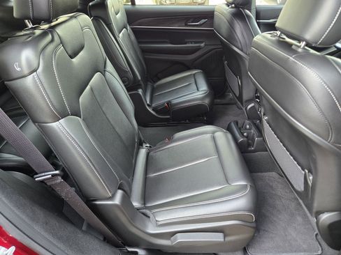Used 2025 Jeep Grand Cherokee L Limited w/ Black Appearance Package AWD/4WD image 20