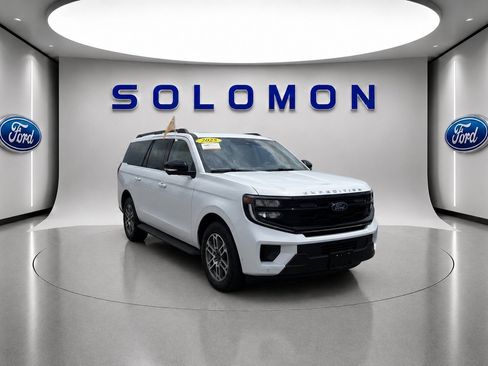 Certified 2025 Ford Expedition Max Active AWD/4WD image 3