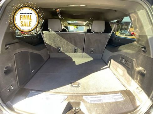 Used 2023 Cadillac Escalade ESV Premium Luxury image 19