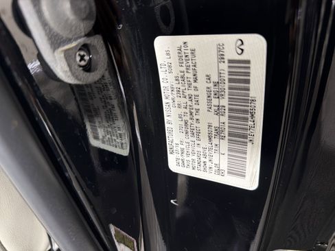 Used 2017 INFINITI Q60 w/ Cargo Package image 28