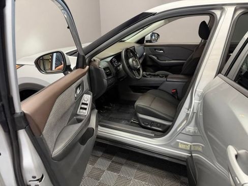 Used 2021 Nissan Rogue SV AWD/4WD image 14