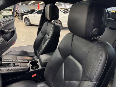 Used 2018 Porsche Macan S image 33