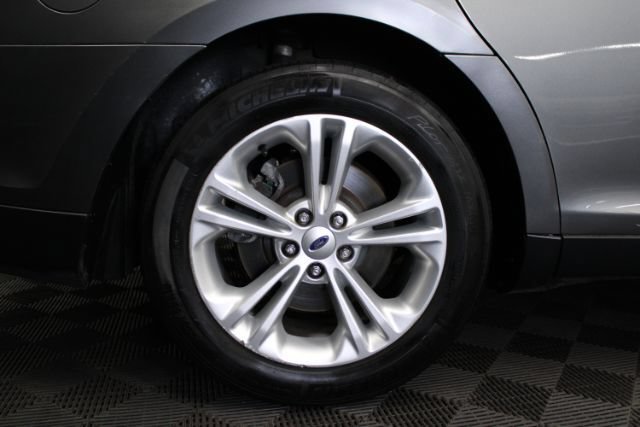 Used 2013 Ford Taurus SEL FWD image 5