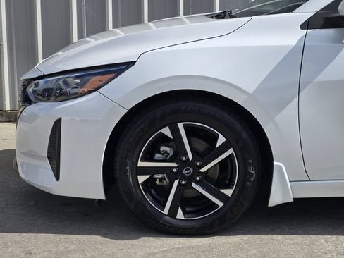 Used 2025 Nissan Sentra SV FWD image 13