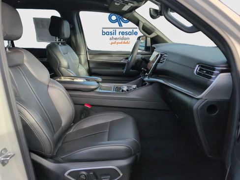 Used 2022 Jeep Wagoneer Series II w/ Premium Group I image 17