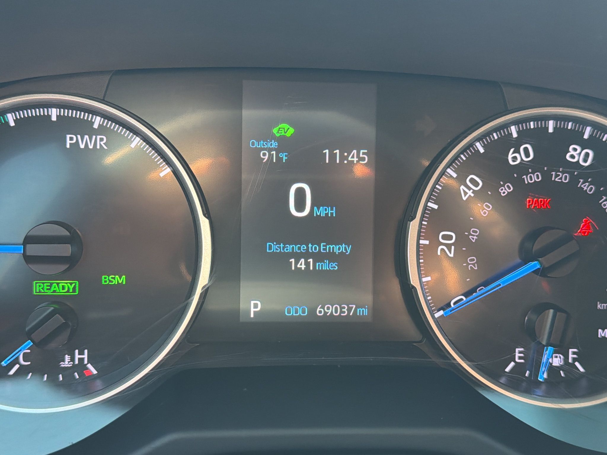 Used 2022 Toyota RAV4 SE w/ Convenience Package AWD/4WD image 4