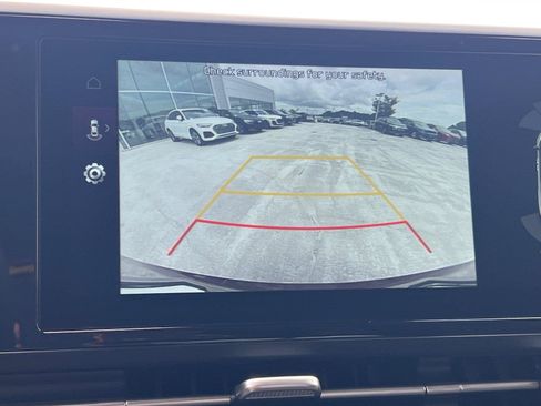 Used 2024 Kia Carnival EX FWD image 30