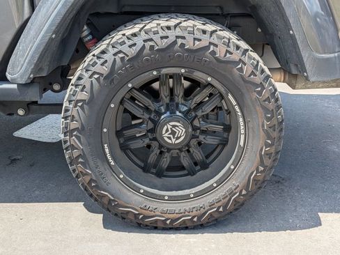 Used 2021 Jeep Gladiator Rubicon AWD/4WD image 3