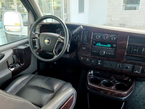 Used 2015 Chevrolet Express 2500 RWD image 31
