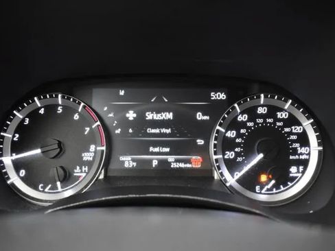 Used 2025 Toyota Highlander LE FWD image 28