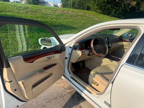 Used 2011 Lexus LS 460 w/ Comfort Pkg RWD image 9