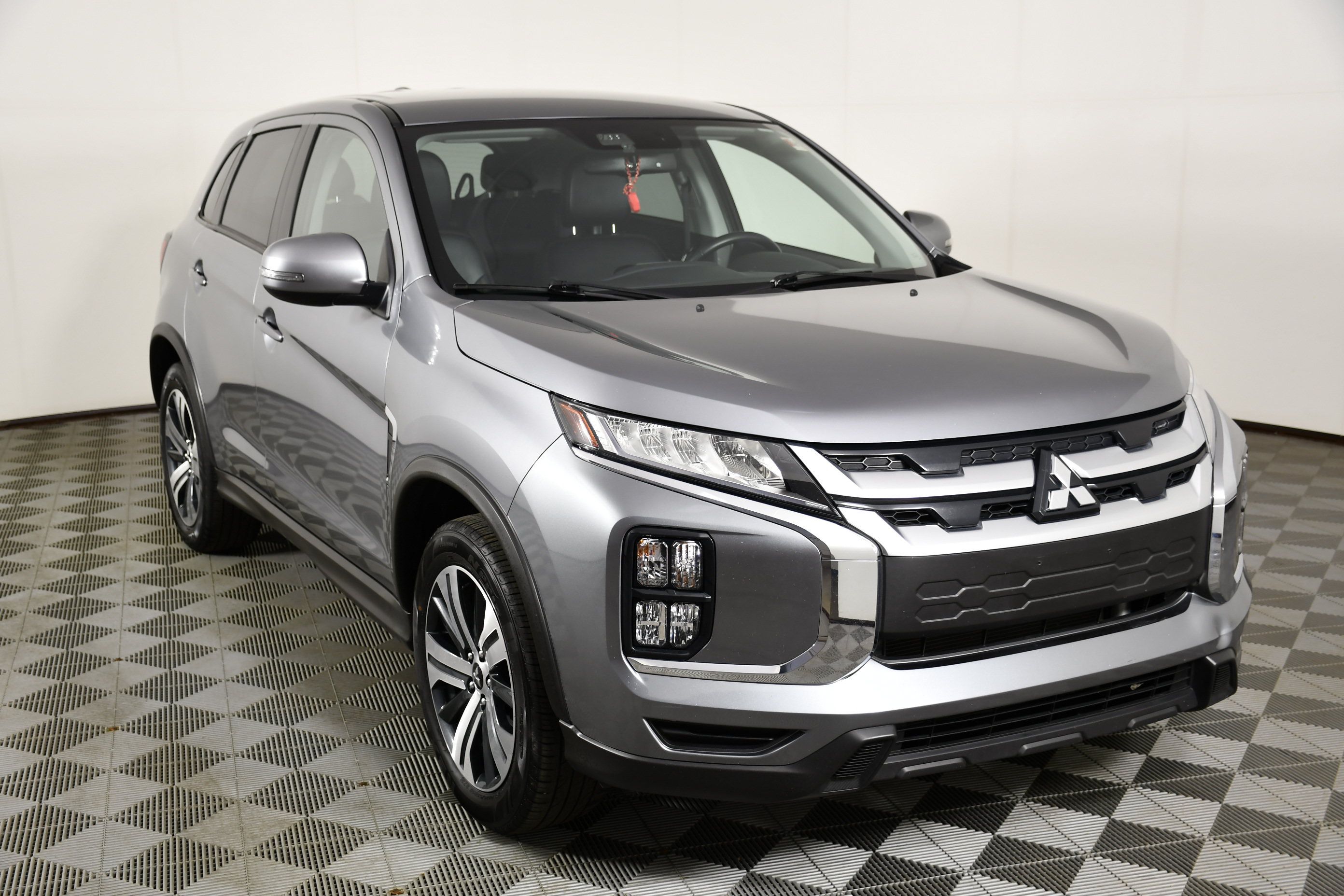 Used 2024 Mitsubishi Outlander Sport SE AWD/4WD image 3