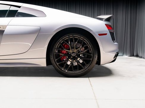 Used 2018 Audi R8 V10 w/ Premium Package image 45