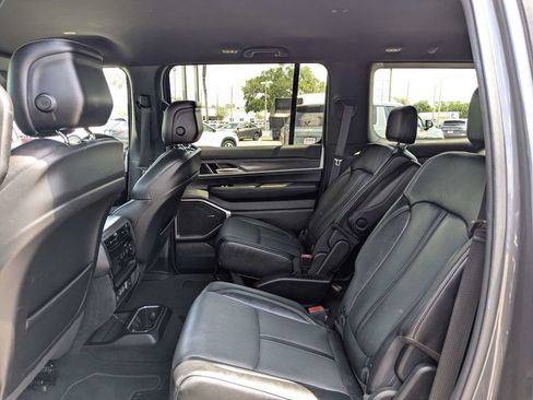 Used 2024 Jeep Wagoneer Series II AWD/4WD image 14