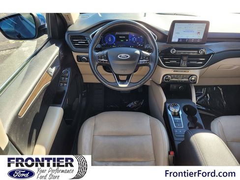 Used 2020 Ford Escape Titanium image 9