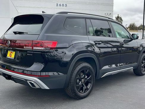 New 2025 Volkswagen Atlas Peak Edition SE image 7