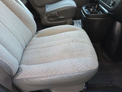 Used 2009 GMC Savana 1500 Passenger w/ LT Preferred Equipment Group image 19