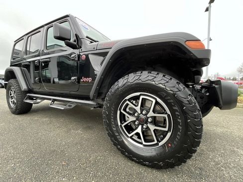 Used 2024 Jeep Wrangler Unlimited Rubicon w/ Technology Group image 11