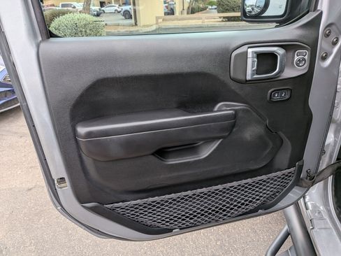 Used 2021 Jeep Gladiator Sport AWD/4WD image 11