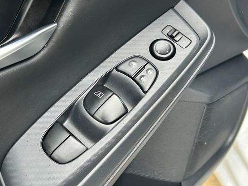 Used 2025 Nissan Sentra SV FWD image 21