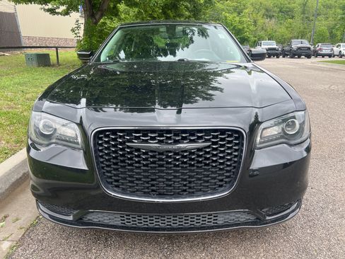 Used 2022 Chrysler 300 Touring w/ Sport Appearance Package RWD image 2