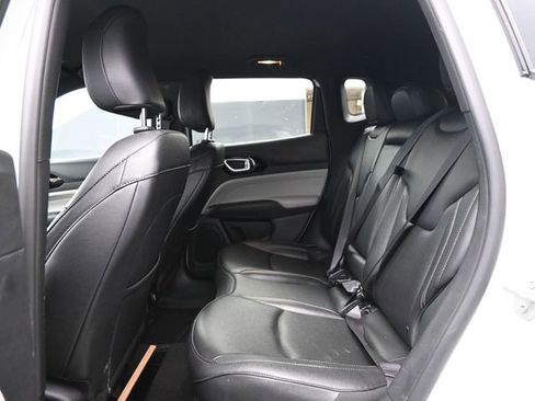 Used 2025 Jeep Compass Limited image 12