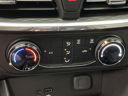 Certified 2024 Buick Encore GX Preferred AWD/4WD image 18
