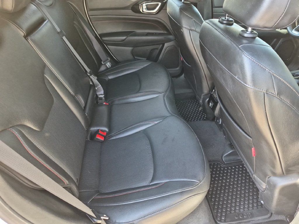 Used 2025 Jeep Compass Trailhawk AWD/4WD image 36