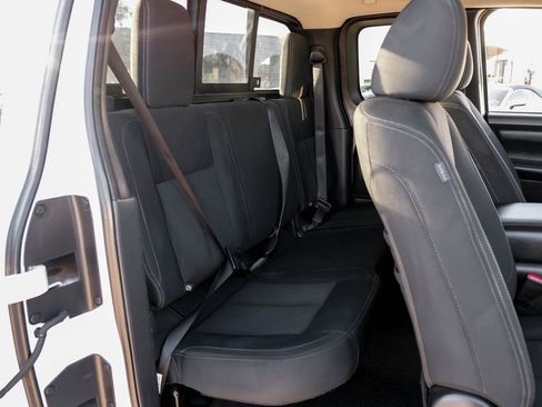 Used 2017 Nissan Titan SV image 32