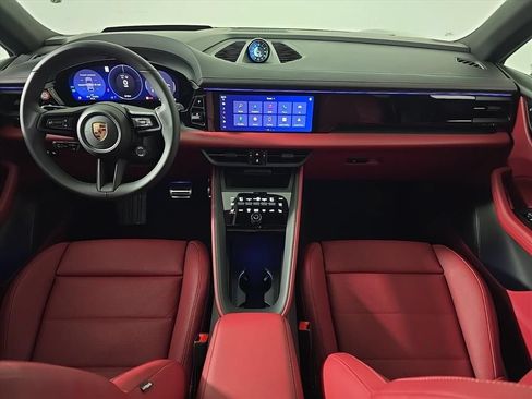 Certified 2025 Porsche Macan 4S Electric AWD/4WD image 28