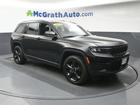 Used 2023 Jeep Grand Cherokee Altitude AWD/4WD image 2