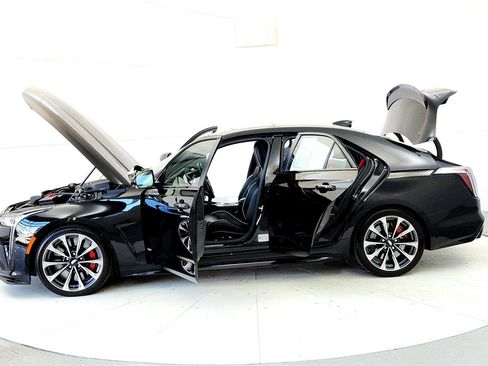 Used 2022 Cadillac CT4 V Blackwing w/ Technology Package image 10