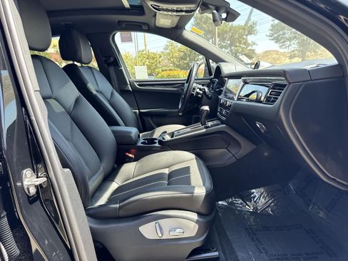 Used 2022 Porsche Macan image 39