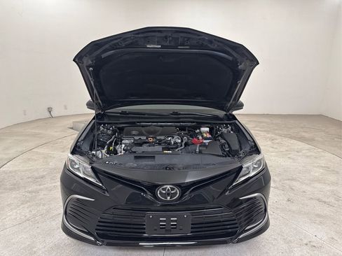 Used 2022 Toyota Camry LE FWD image 11