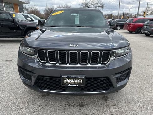 Used 2024 Jeep Grand Cherokee Laredo w/ Trailer Tow Package AWD/4WD image 3
