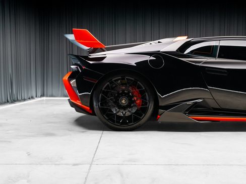 Used 2021 Lamborghini Huracan STO RWD image 29