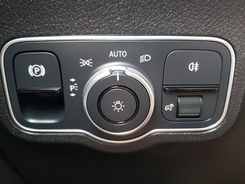 Used 2023 Mercedes-Benz GLB 250 4MATIC image 30