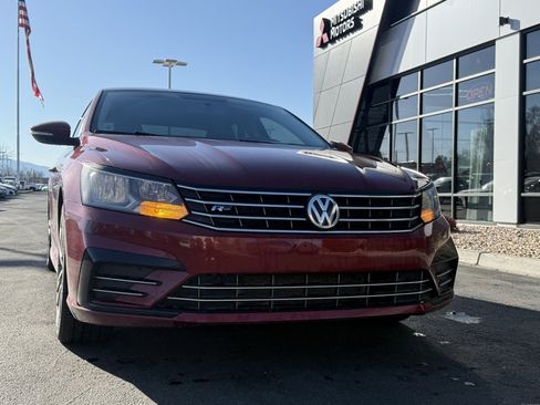 Used 2018 Volkswagen Passat 2.0T R-Line image 30