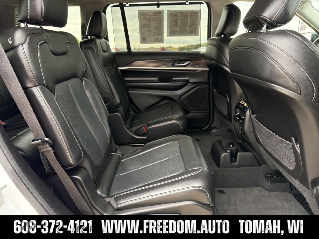 Used 2023 Jeep Grand Cherokee L Limited w/ Luxury Tech Group II AWD/4WD image 34