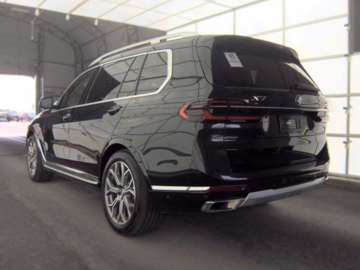 Used 2024 BMW X7 xDrive40i AWD/4WD image 4