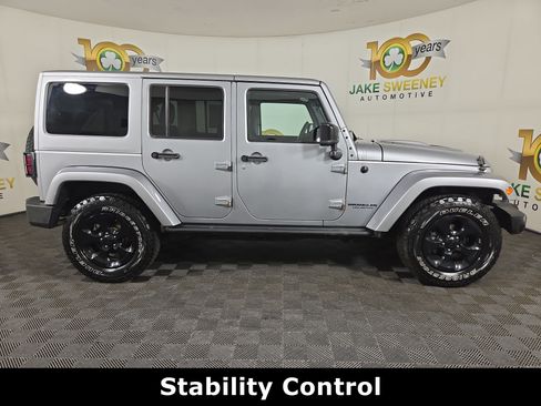 Used 2015 Jeep Wrangler Unlimited Sahara AWD/4WD image 11