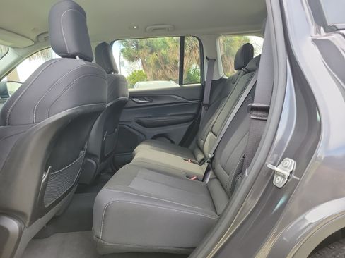 Used 2024 Jeep Grand Cherokee Laredo RWD image 8