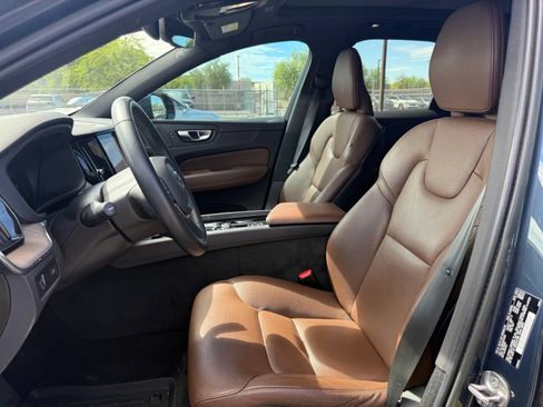 Used 2022 Volvo XC60 B5 Momentum w/ Advanced Package AWD/4WD image 12