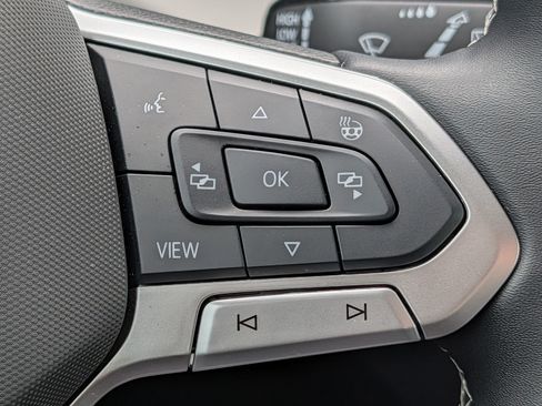 Certified 2025 Volkswagen Taos S AWD/4WD image 32