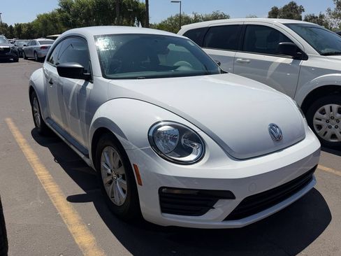Used 2018 Volkswagen Beetle 2.0T S FWD image 4