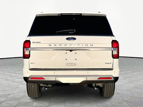 Used 2024 Ford Expedition Max XLT image 4