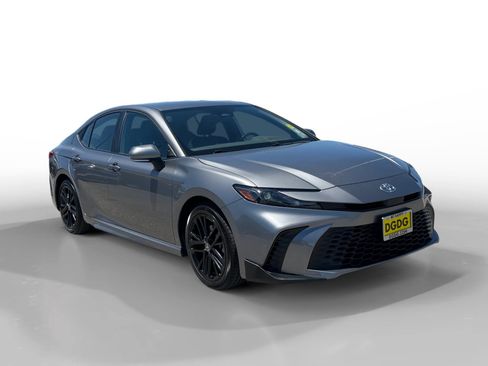 Used 2025 Toyota Camry SE FWD image 7
