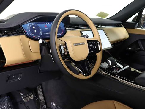 Used 2025 Land Rover Range Rover Sport Dynamic SE image 14