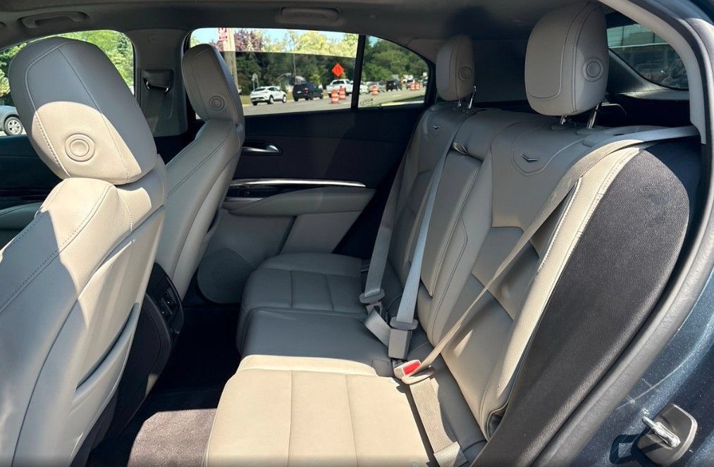Used 2019 Cadillac XT4 Luxury w/ Cold Weather Package AWD/4WD image 13